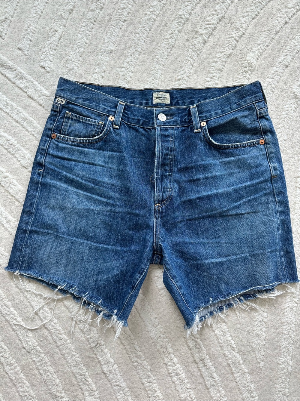 Citizens of Humanity | Bailey Loose Fit Shorts - Picture 2 of 9